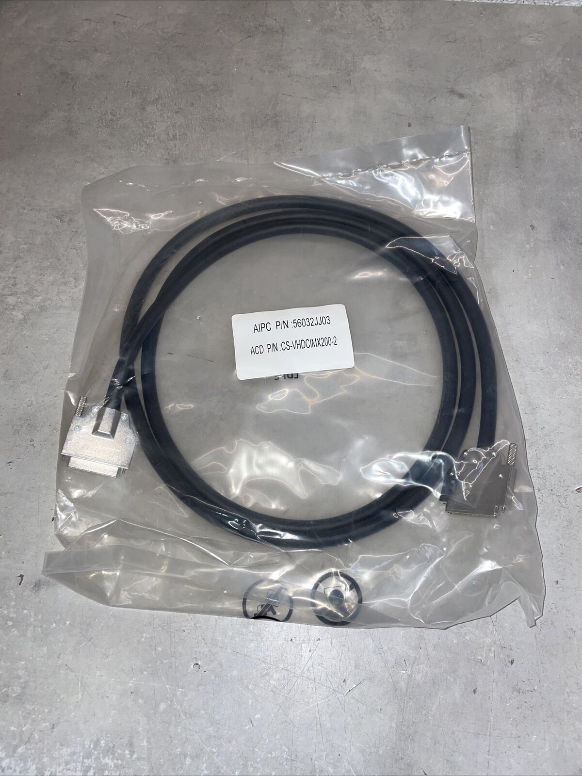 Amphenol CS-VHDCIMX200-002 VHDCI SCSI SCSI-5 Cable, VHDCI Male to Male, 6FT