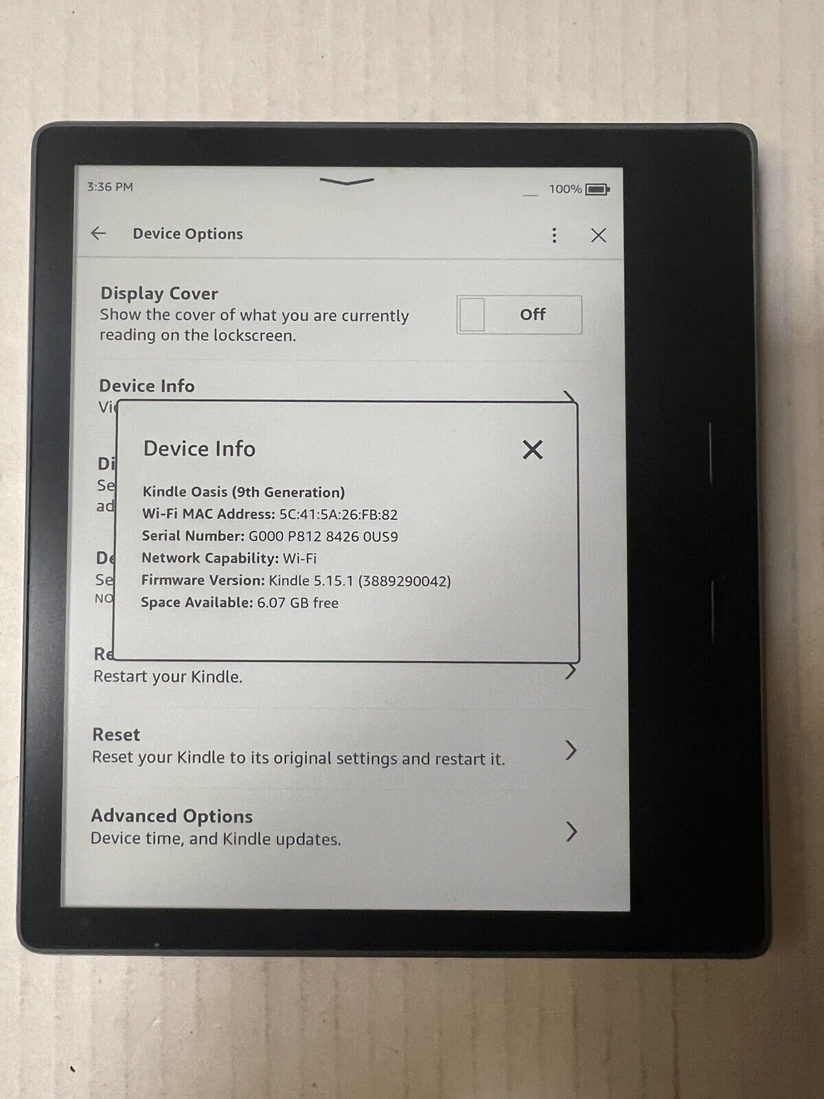 Kindle Oasis 9th Generation, 8GB bundle EXCELLENT SEE PHOTOS
