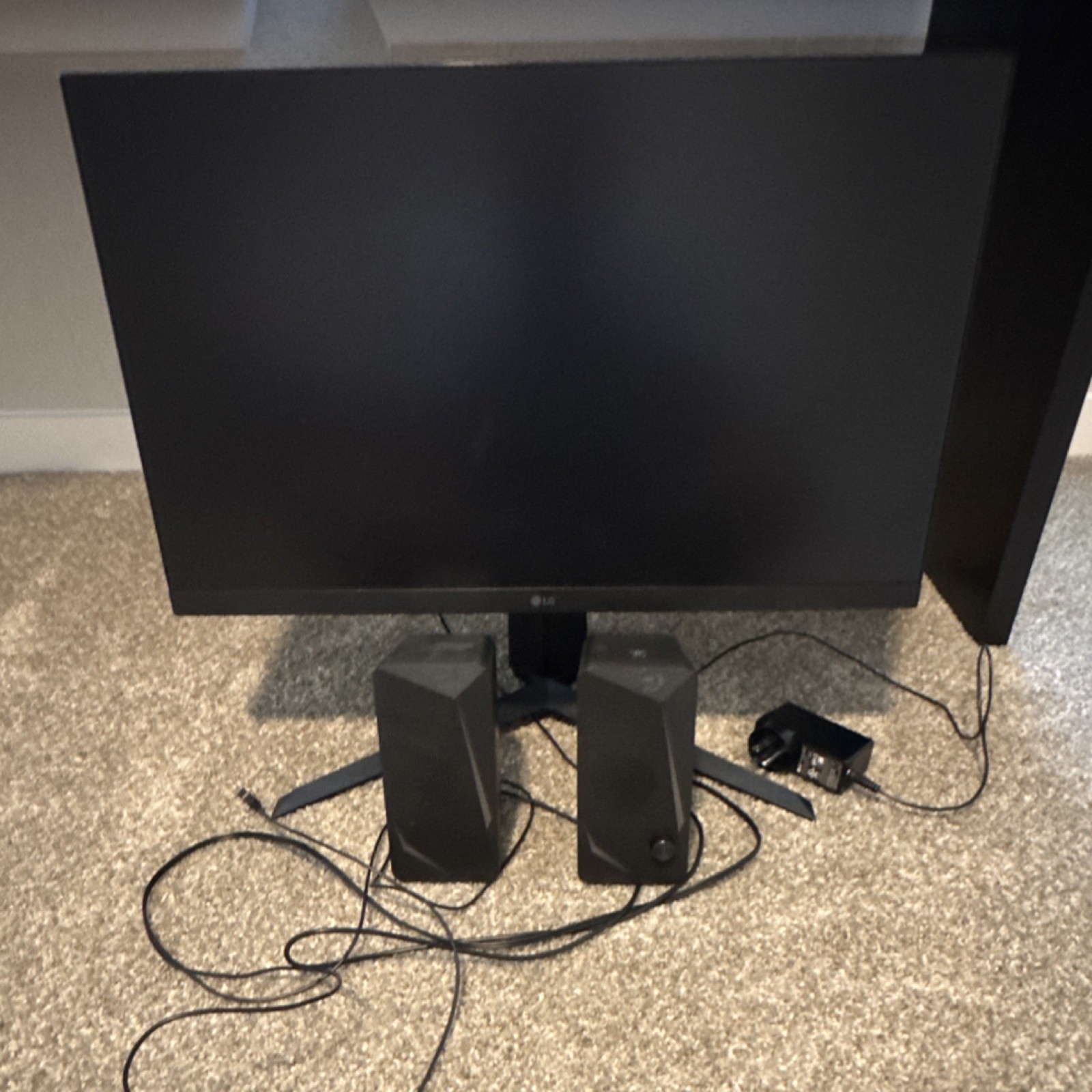 LG 27GN65S-B 27" Monitor Black, 16:9, DP/HDMI, Headphone Jack w/ Speakers & Mice