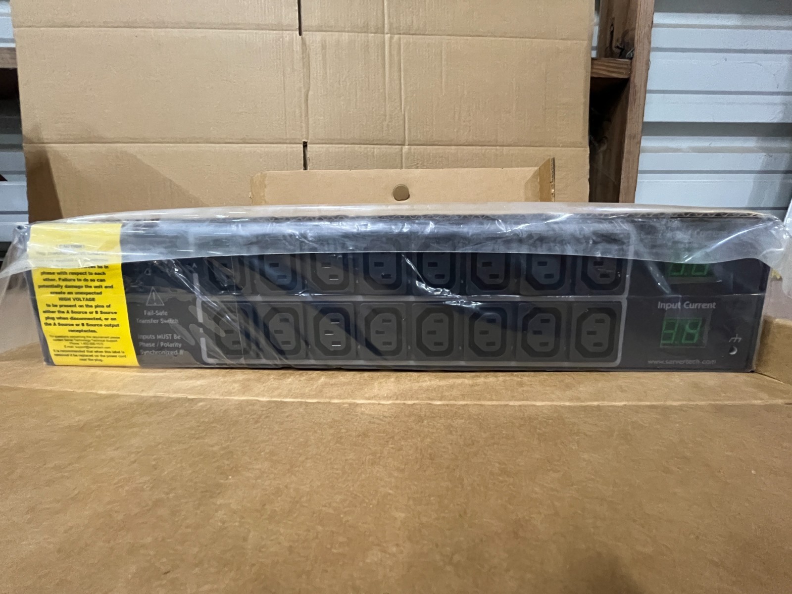 Server Technology CW-16HF2A452 Switched Cabinet Distribution Unit