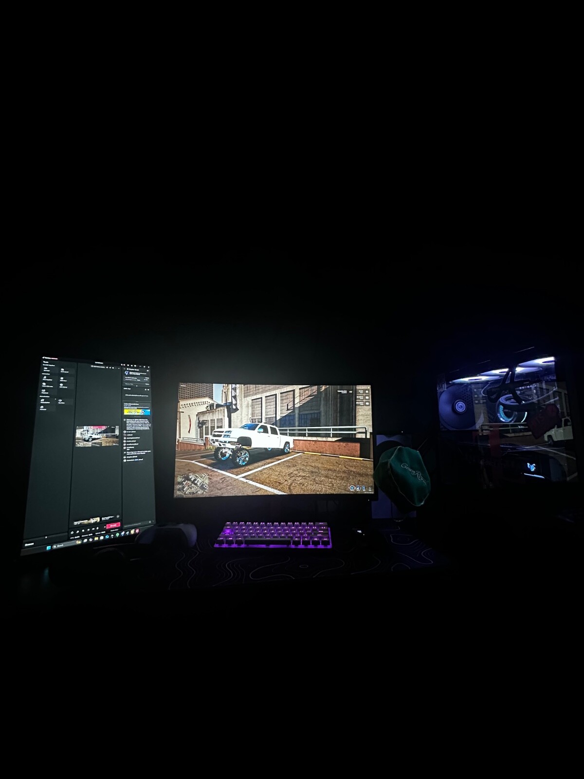 Lian Li gaming desktop for sale come with everything in the description 