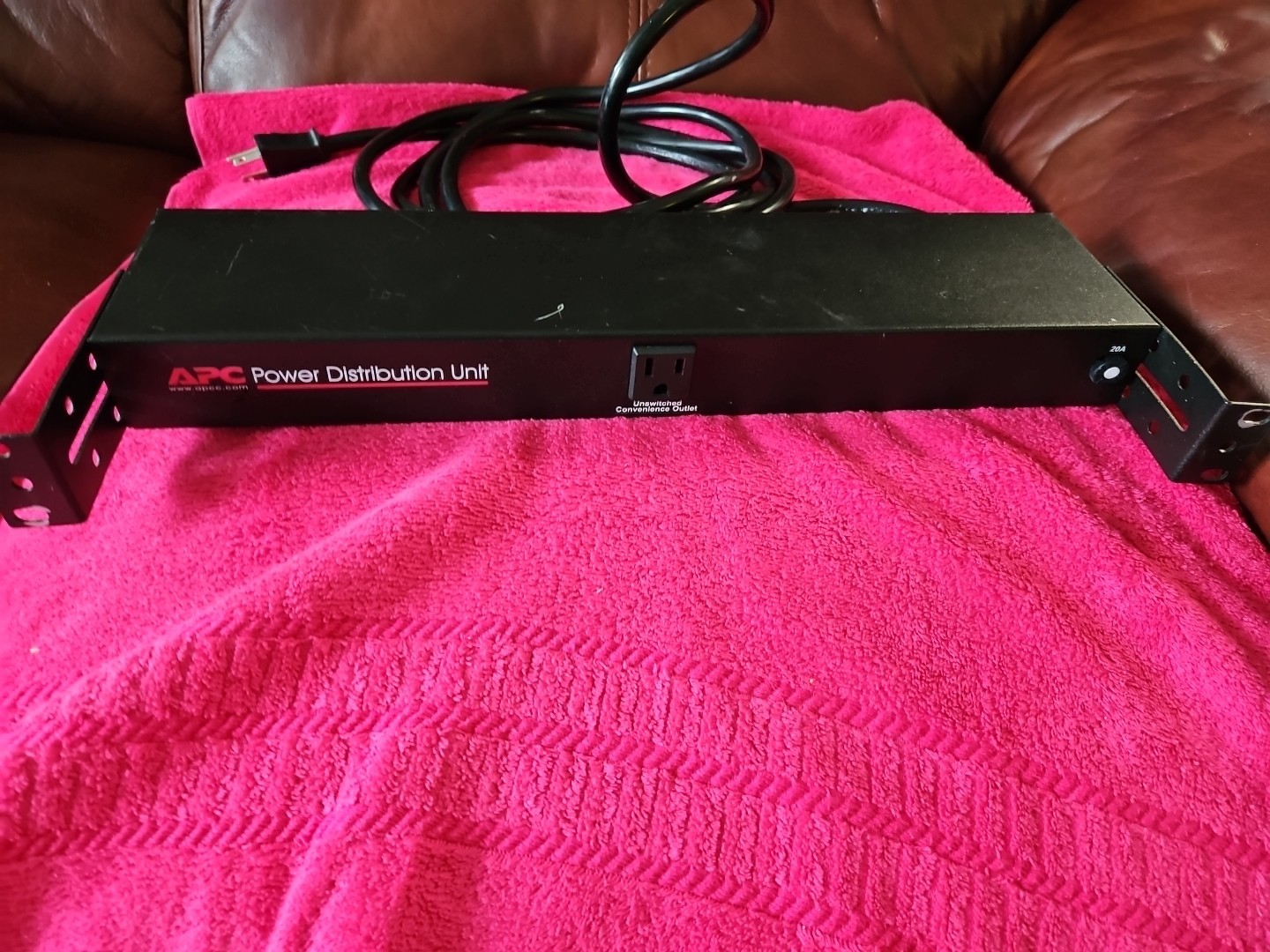 APC POWER DISTRIBUTION UNIT AP9555