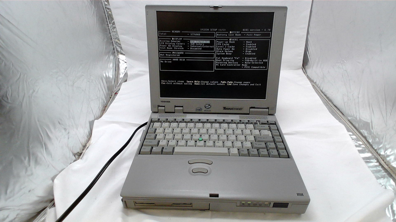 Vintage Toshiba Tecra 510CDT Intel Pentium 133MHz 32 MB RAM POWER TESTED