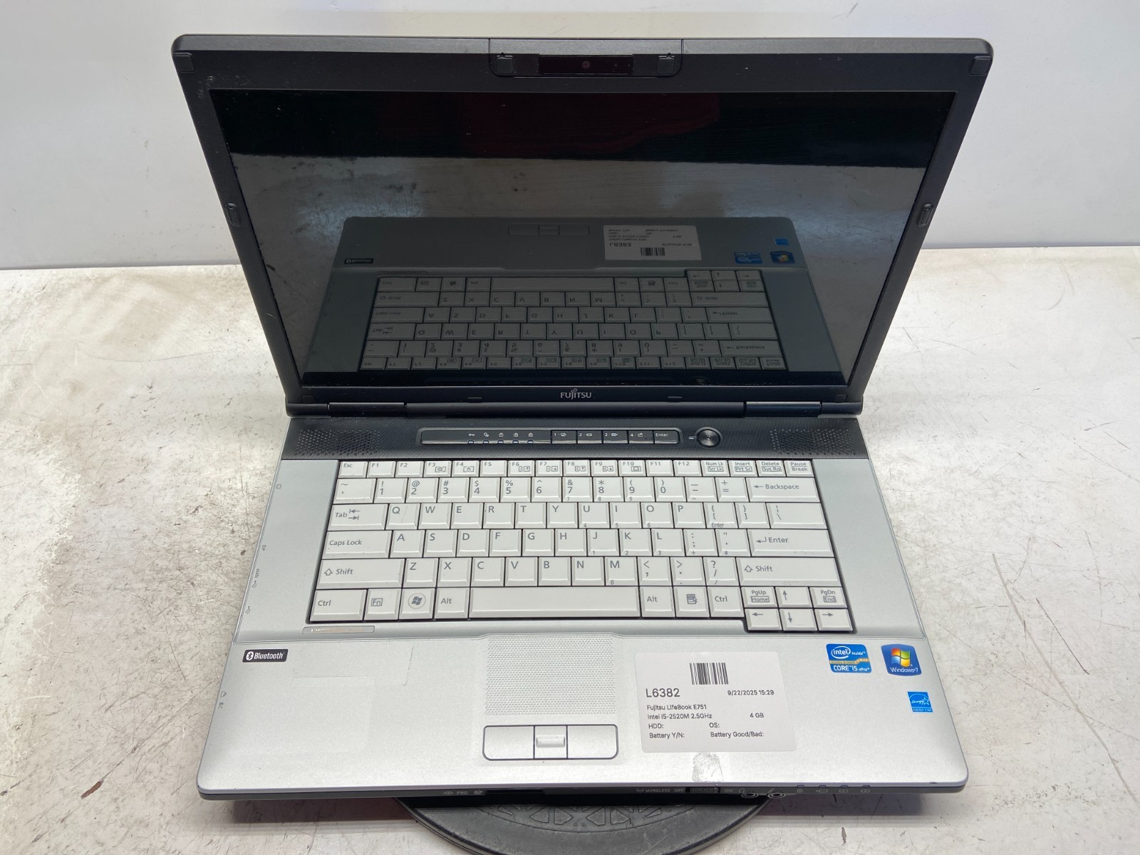 Fujitsu LifeBook E751 Intel i5-2520M 2.5GHz 4 GB NO HDD