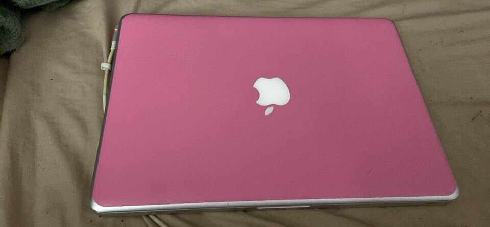 Custom Cute Pink Apple Macbook Pro 13\