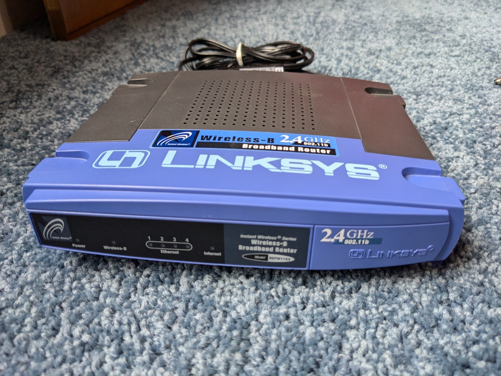 Linksys Wireless-B Broadband Router 2.4GHz (802.11b) 4 Port-WEP Model BEFW11S4