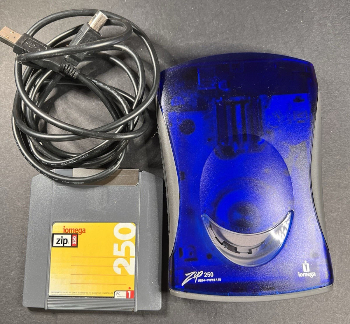 Iomega Zip 250 USB External Drive Blue w/ USB Cable & 250MB Zip Disk, Tested