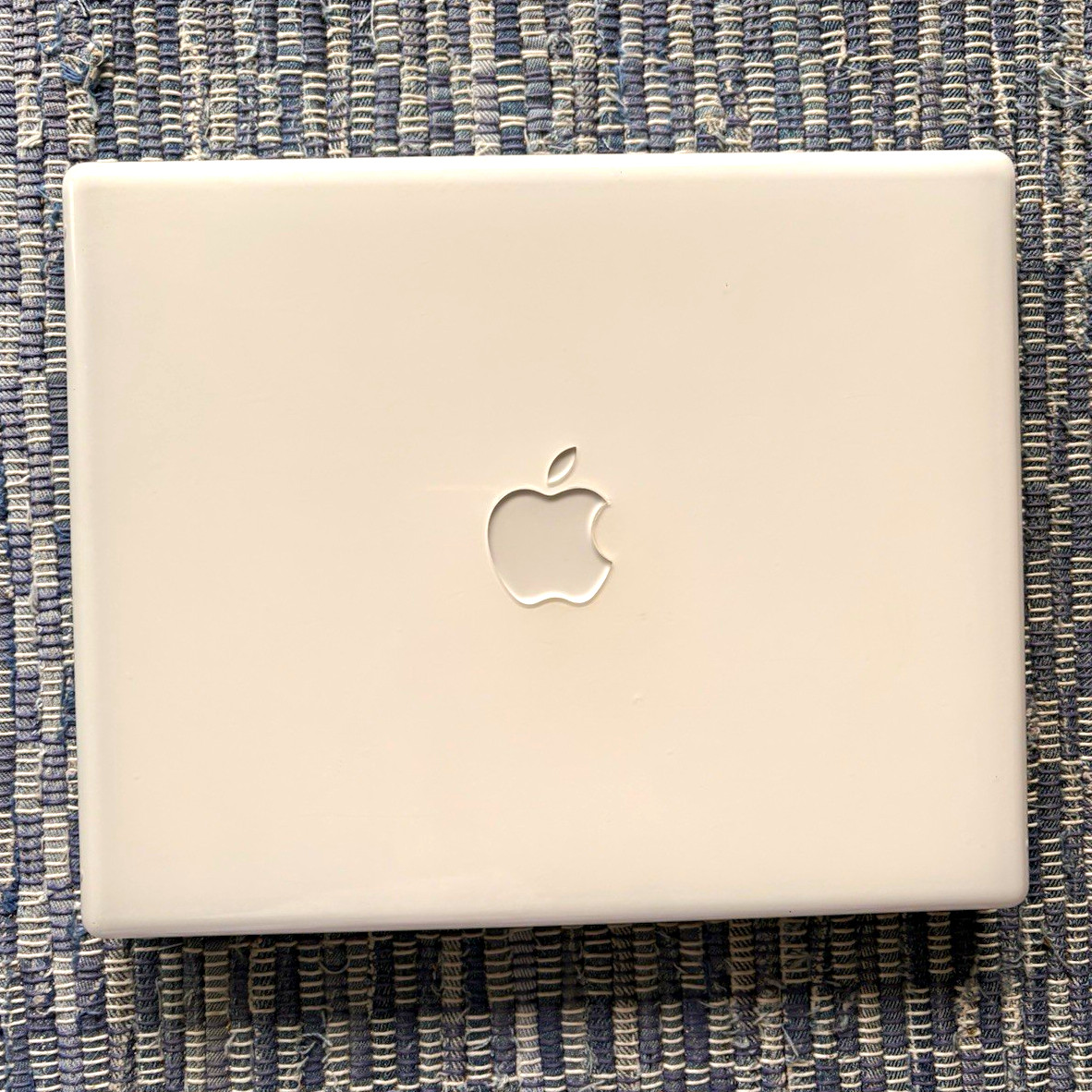 2001 Apple iBook 12in White PowerPC G4 1.2GHz 512MB 60GB HDD Mac OS 10 (bundle)