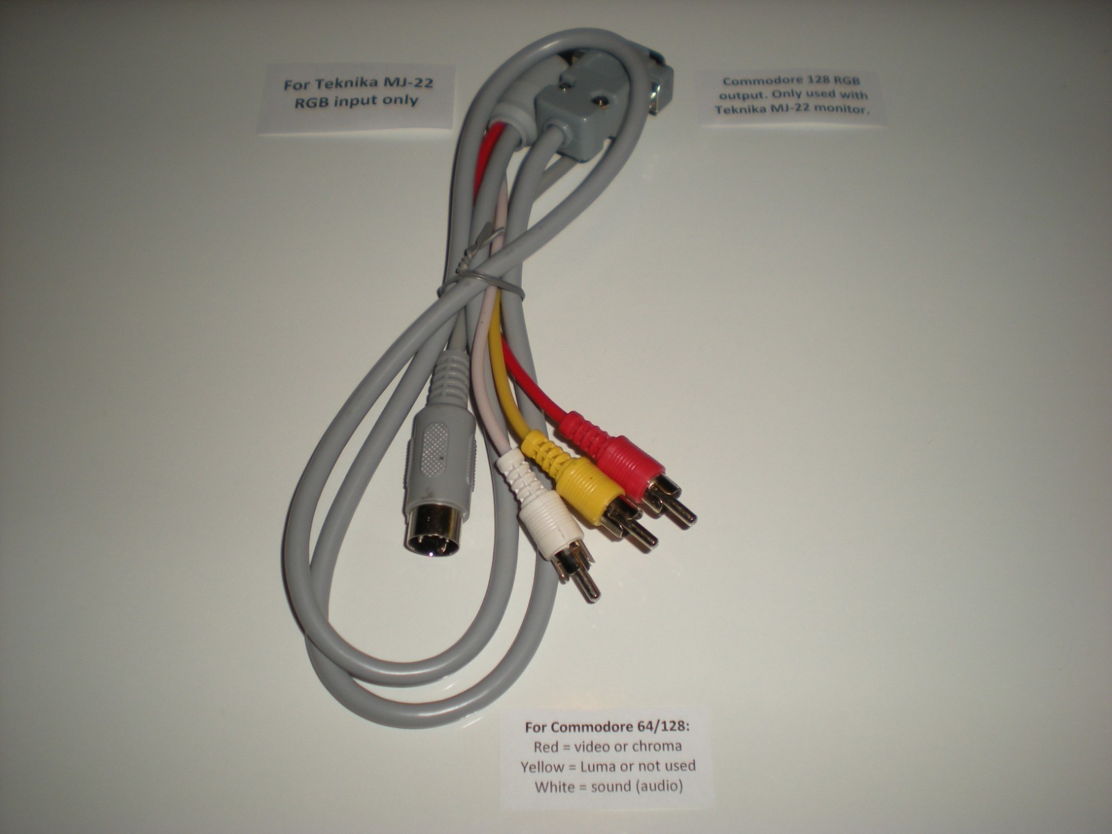 Rare combo RGB & composite video cable for Commodore 128 to Teknika MJ22 monitor