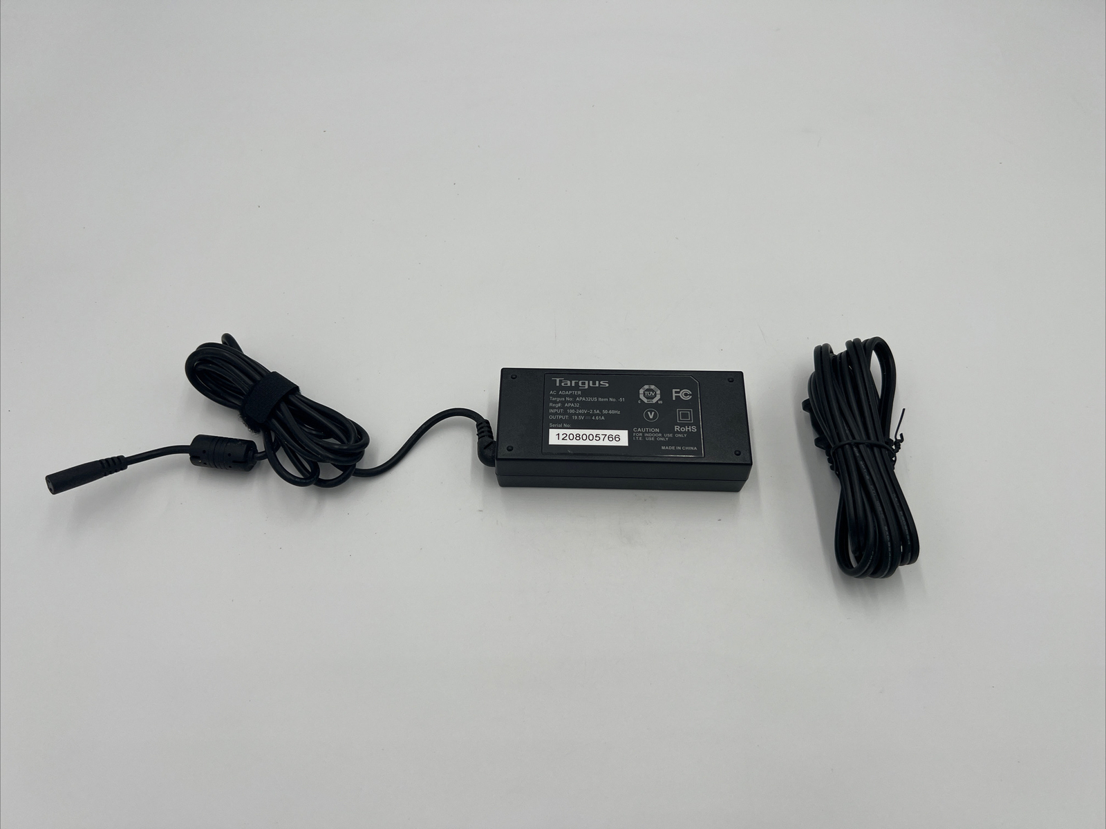 Targus APA32US Universal AC Adapter 90W Power Cord