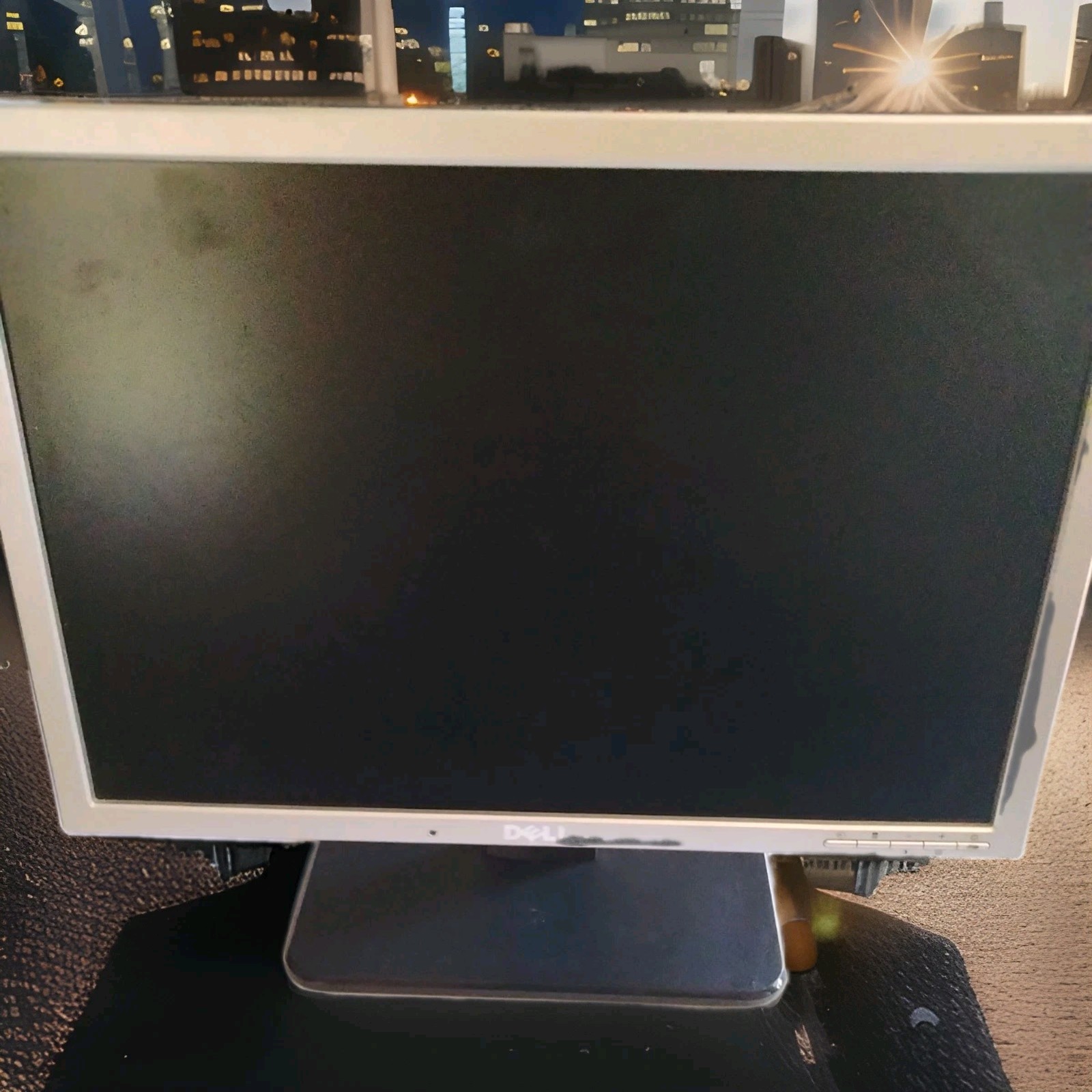 Dell  0G493H LCD Monitor Model SE198WFP With Power Cord 