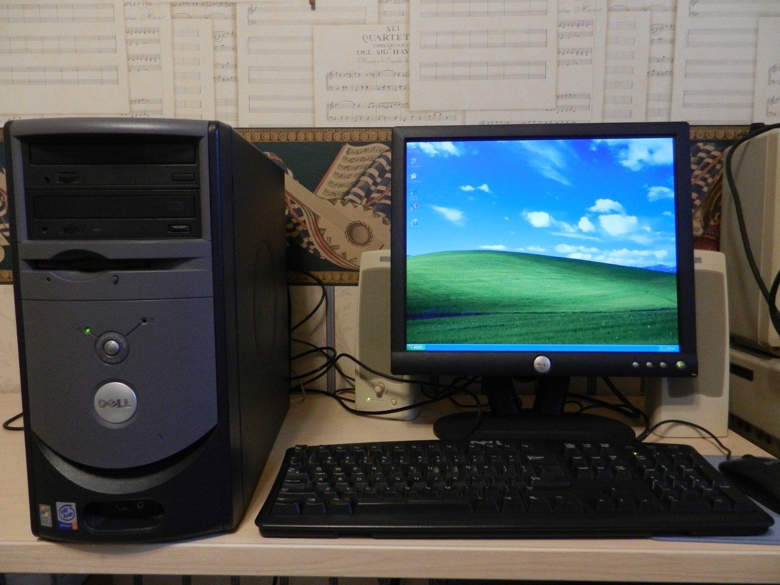 Dell Dimension 2400 Computer Pentium 4 CPU 2.53GHz ATI Radeon 120 GB HDD Win XP