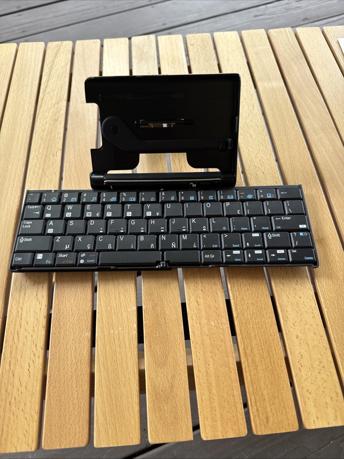 Palm One 3169WW Universal Wireless Folding Keyboard Portable Travel Keyboard