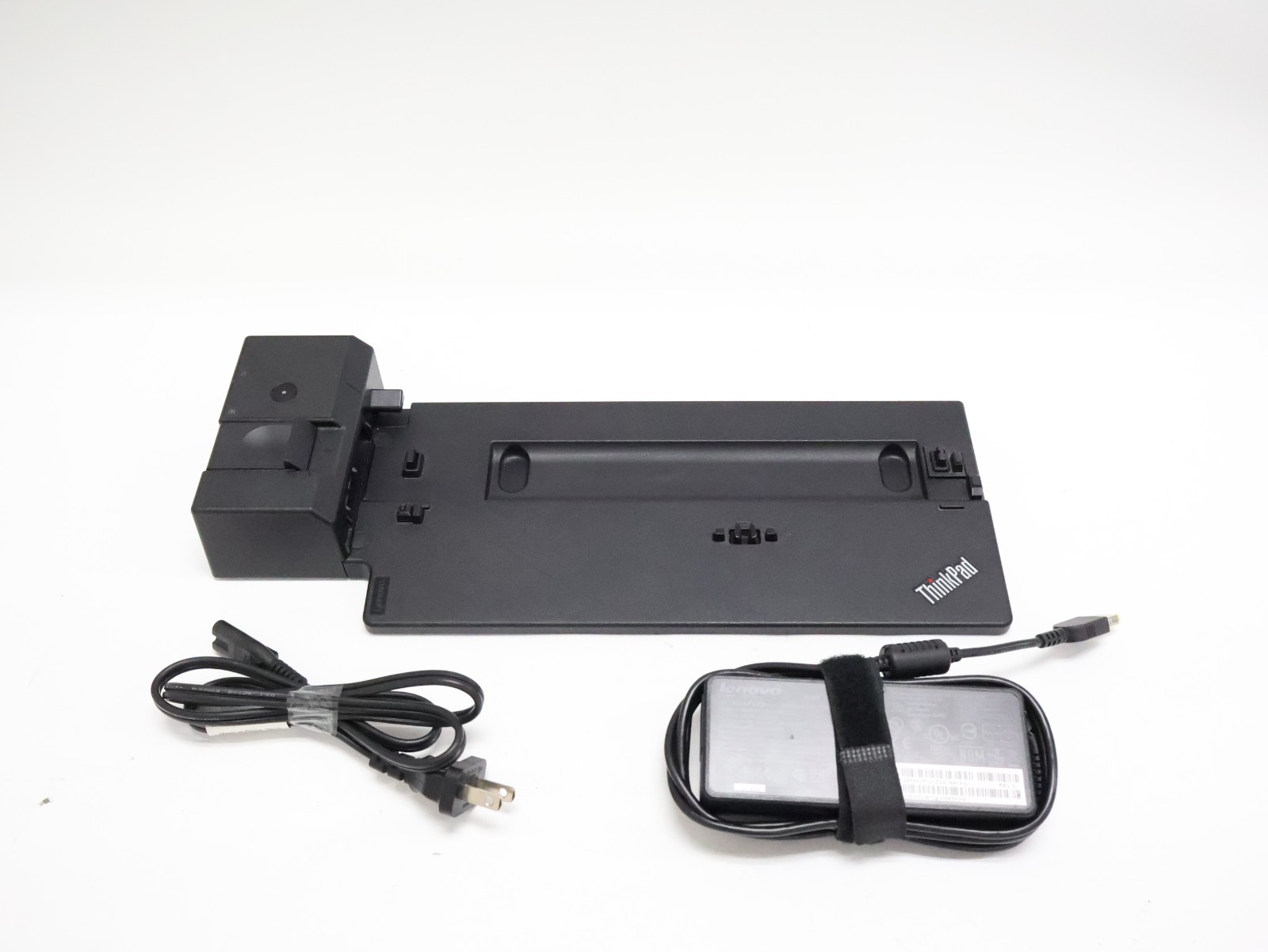 Lenovo ThinkPad Basic Docking Station 40AG with 90W AC Power Adapter Used