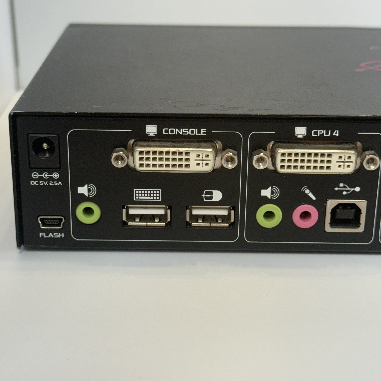 Aluratek 4 Port USB 2.0 DVI KVM Switch AKSUP04D USB 2.0 Hub 4 computer no cables