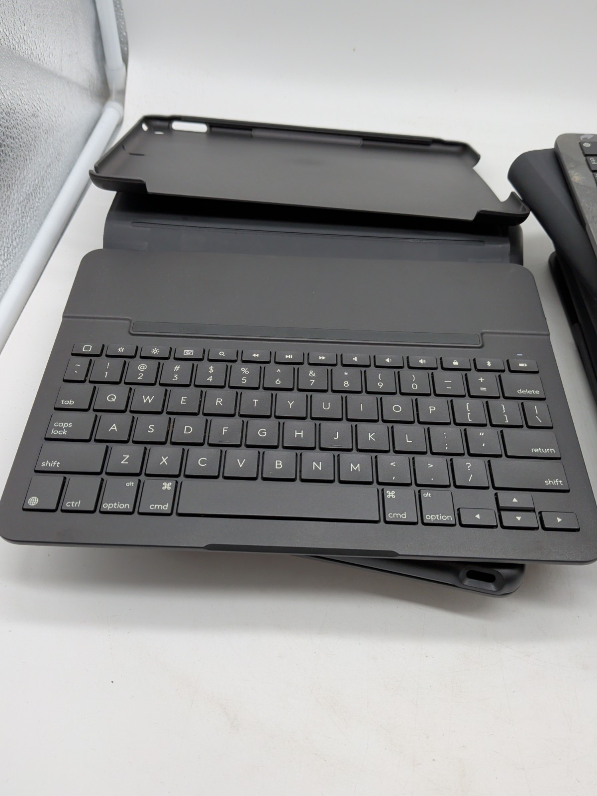 Logitech Slim Folio YR0077 Bluetooth Portable Keyboard Gray