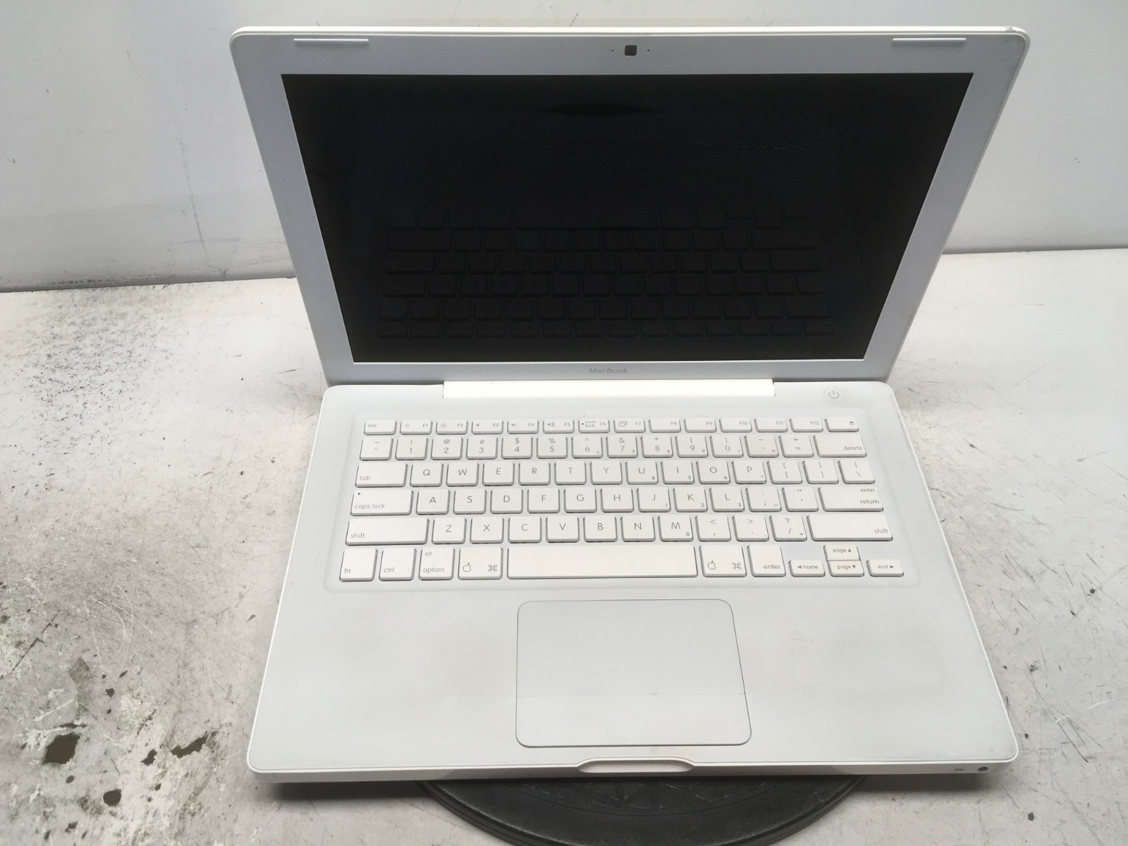 Apple MacBook A1181 Intel Core 2 Duo T7200 2.0 GHz  1 GB NO HDD No Batt
