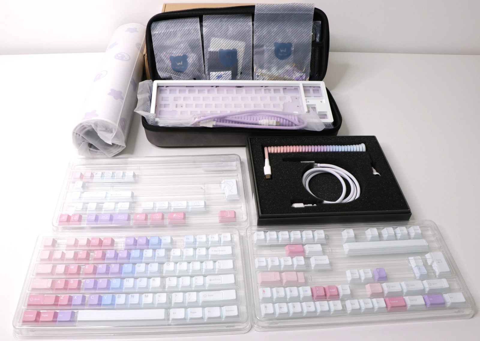 1kki68 Aurora x Dreamscape Keyboard + Keycaps + Deskmat + 2x Coiled Cables | New