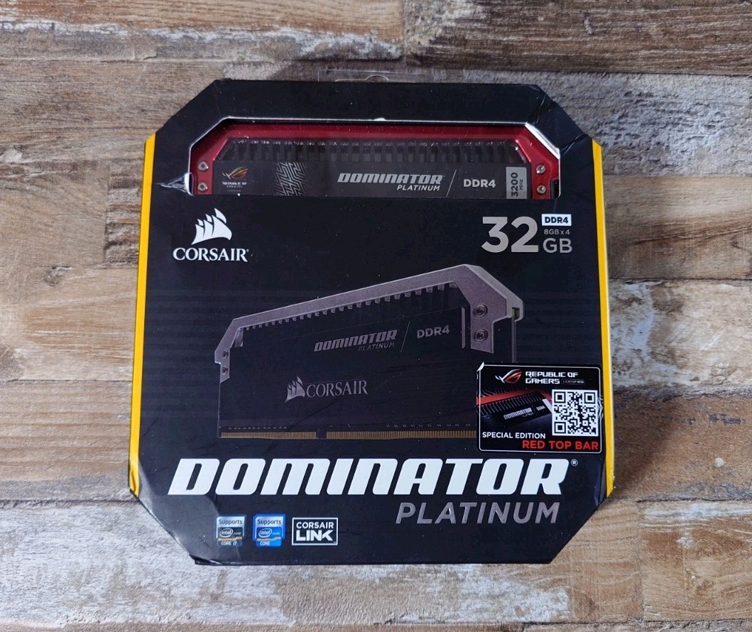 Limited Edition ROG Corsair Dominator Platinum DDR4 32GB CMD32GX4M4C3200C16-ROG