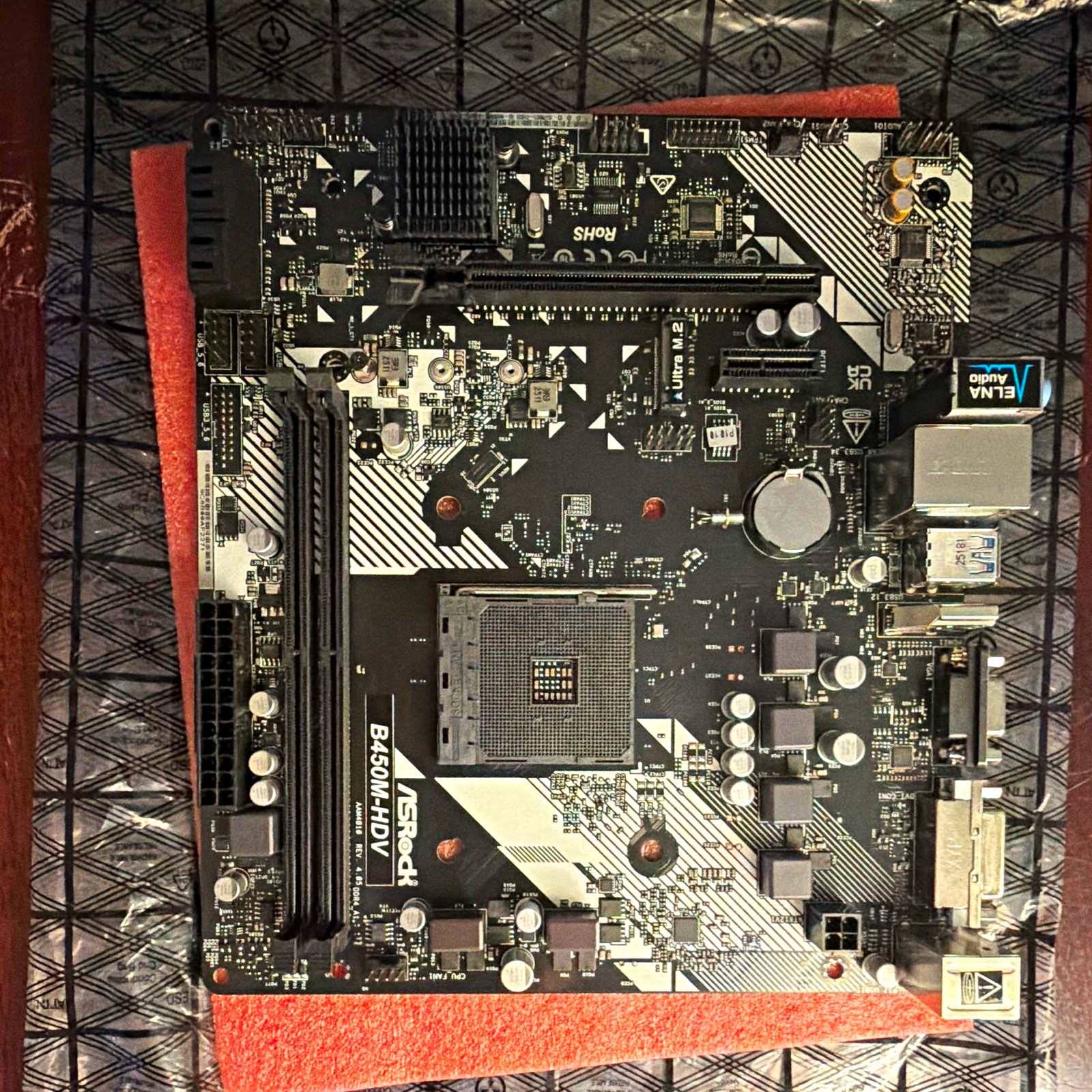 ASRock B450M-HDV MicroATX AMD Socket AM4 DDR4 2-Slot M.2 HDMI