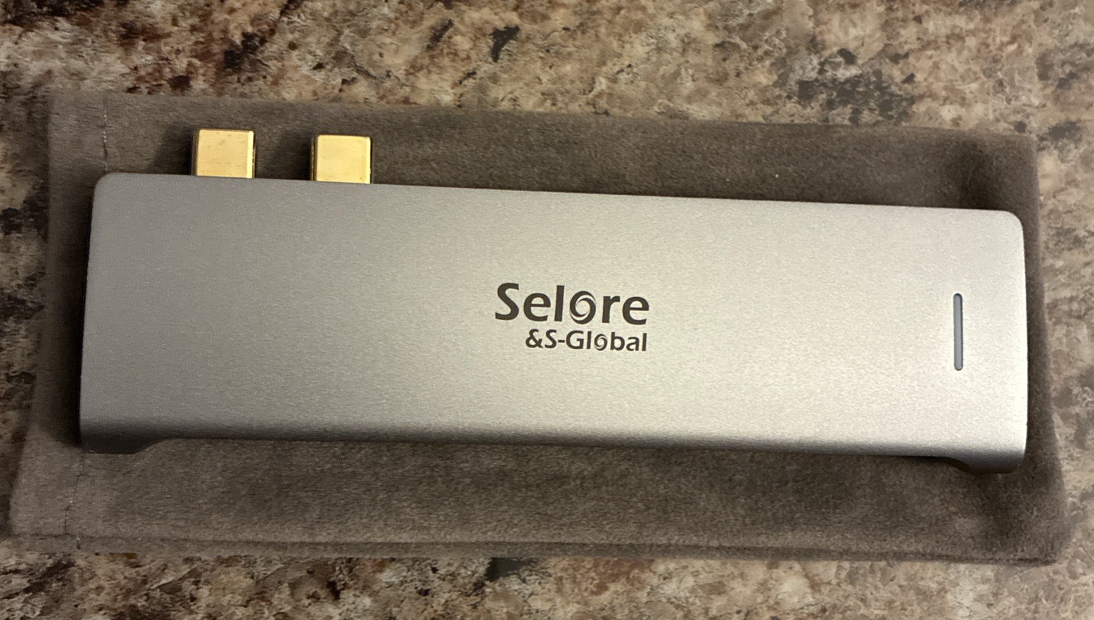 Selore & S-Global USB-C Multi-Functional HUB  Model#SEUC2205 , SN 2222