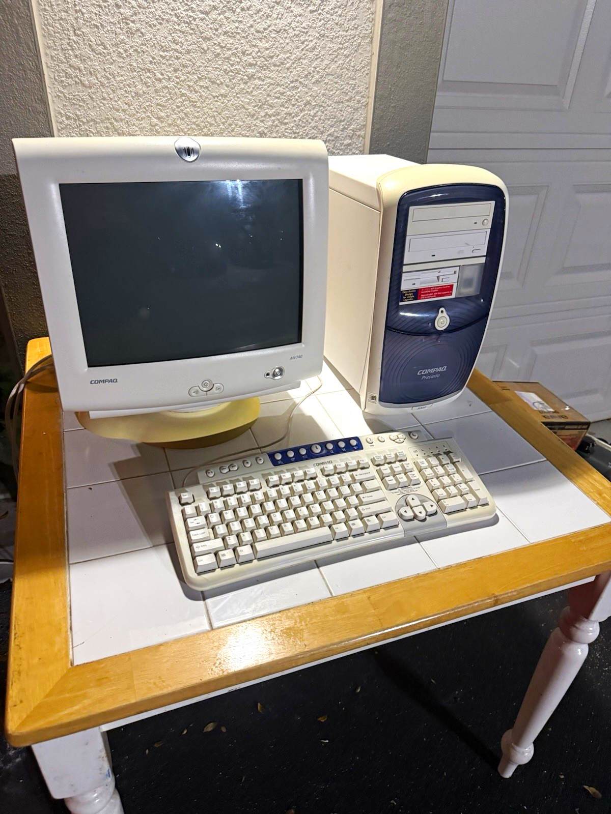 Compaq Presario 5000 Tower Desktop AMD Athlon 1.40GHz 40GB HDD 256MB