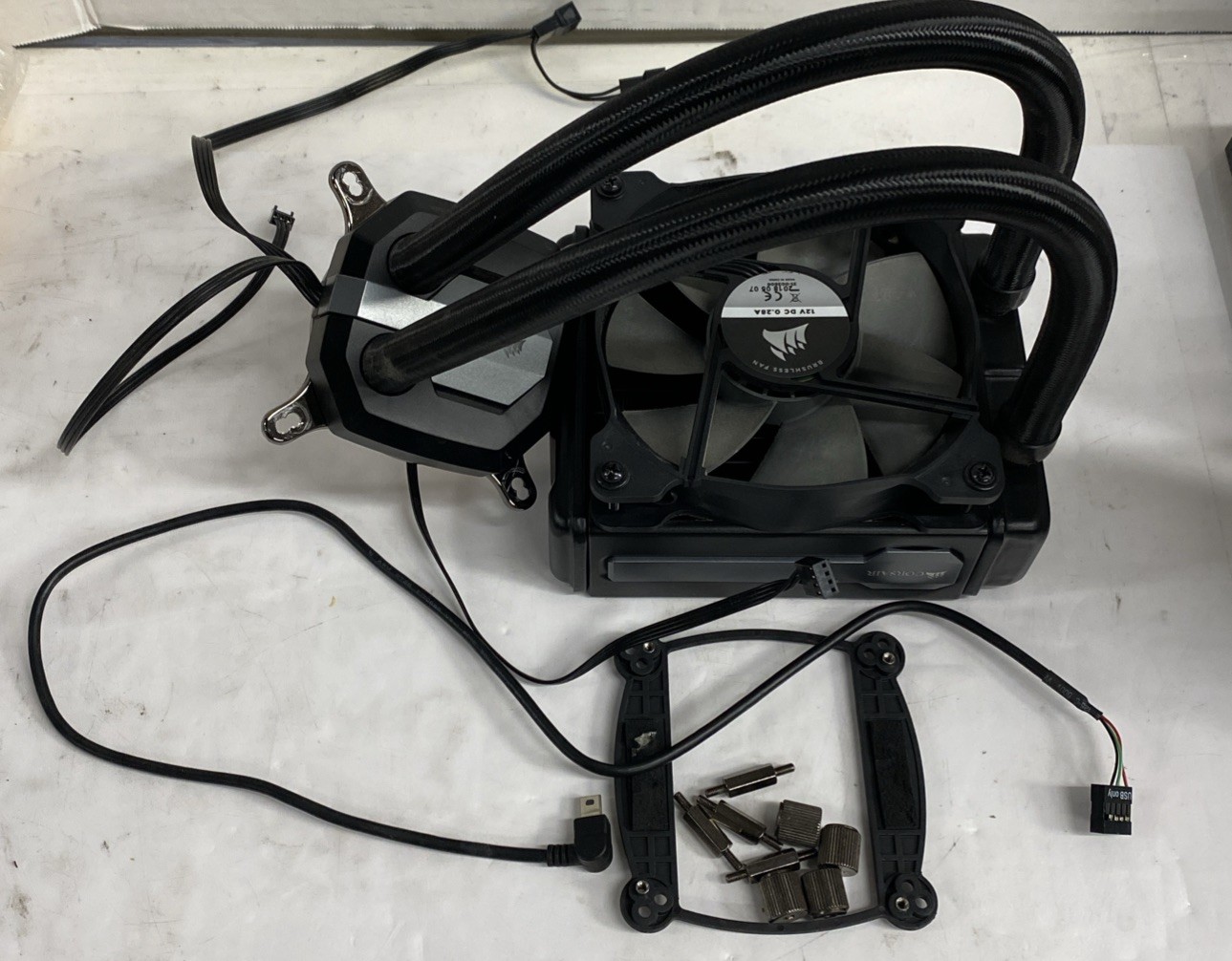 Corsair Hydro H80i v2 CPU Cooler CW-9060024-WW | Intel Mounting Hardware