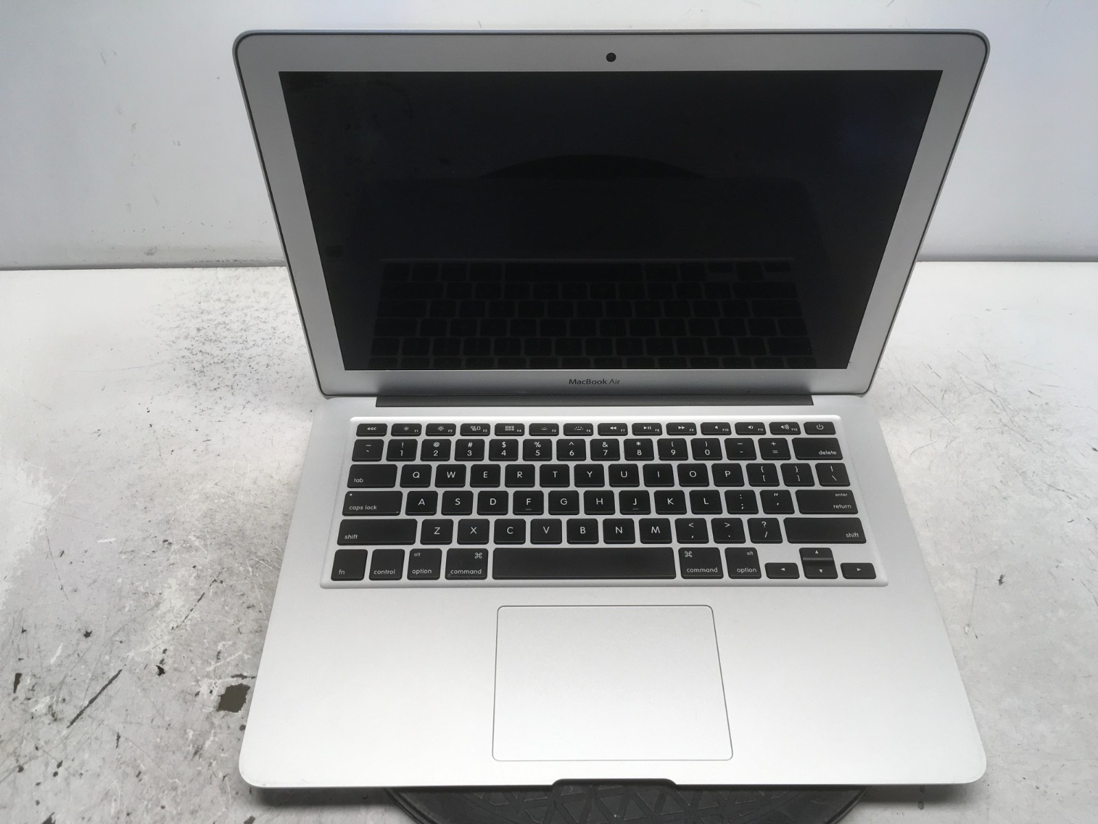 Apple MacBook Air A1466 Intel i5-4250U 1.3GHz 4 GB NO HDD No Batt