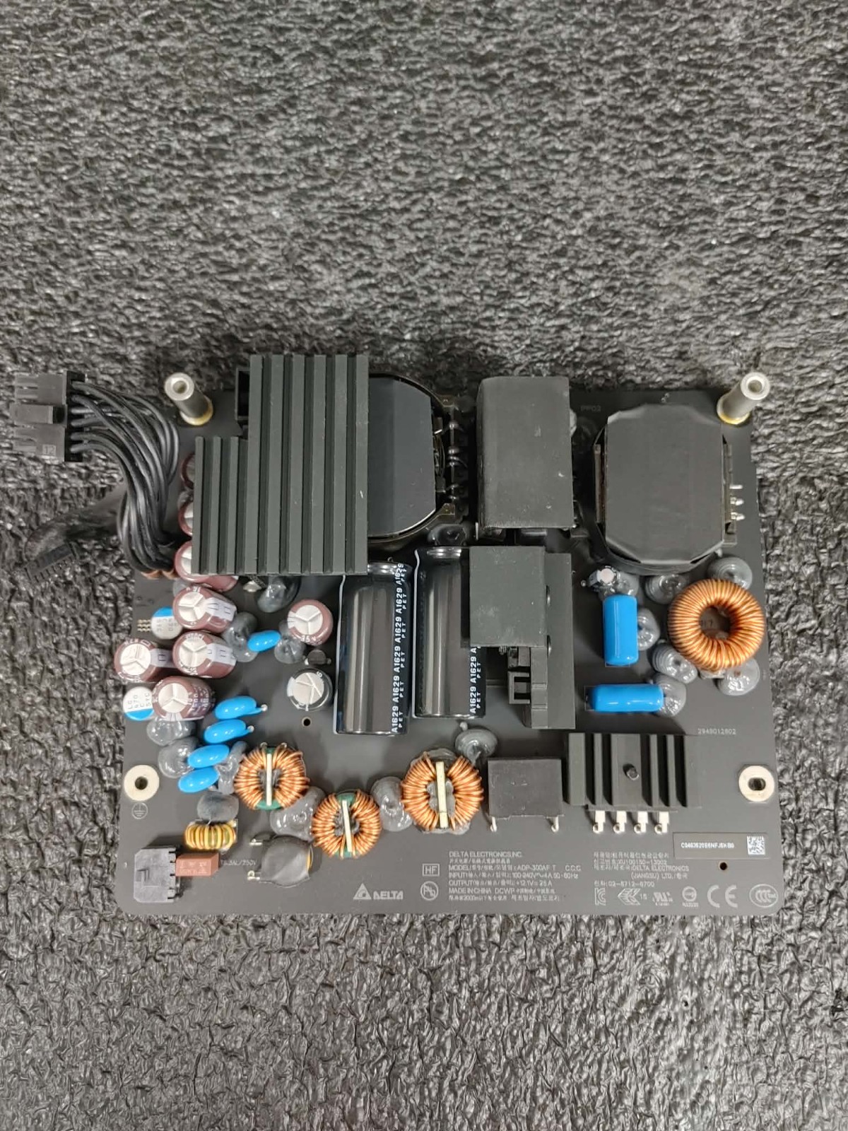 Apple ADP-300AF T 300W Power Supply
