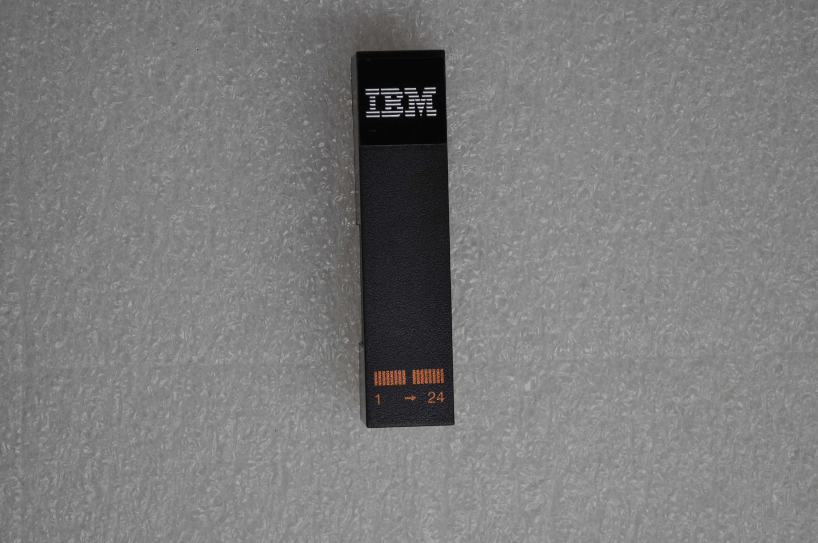  IBM V7000 RIGHT ENCLOSURE  CAP (2U24) GRADE A 85Y5904