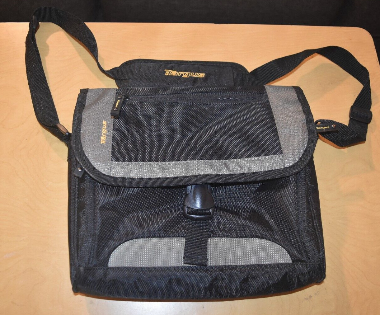 Targus Small Soft Case Notebook Tablet Mini Messenger Bag with Shoulder Strap