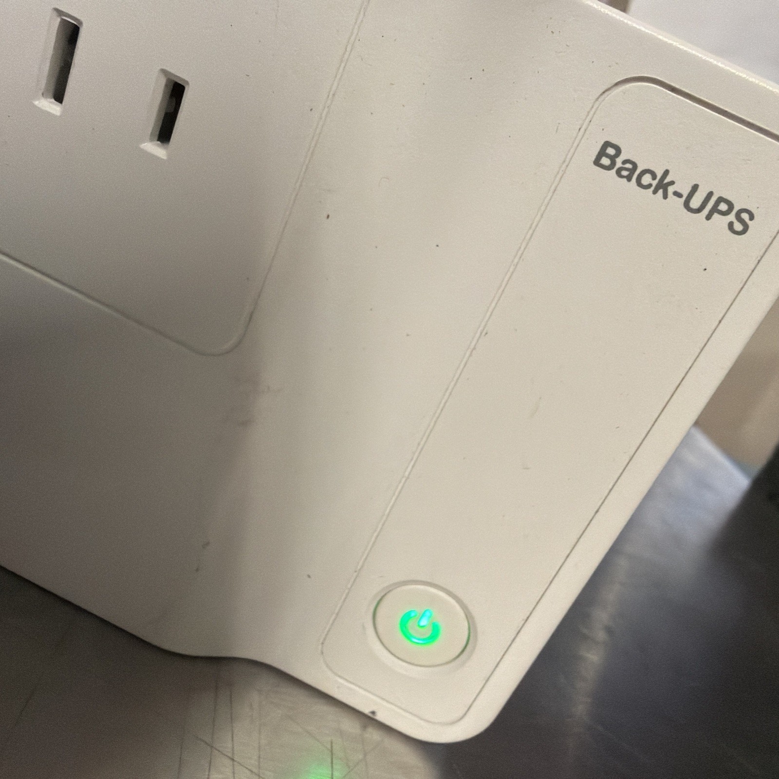 APC Back-UPS Connect BGE70 Battery Backup 3-Outlet NO BATTERY