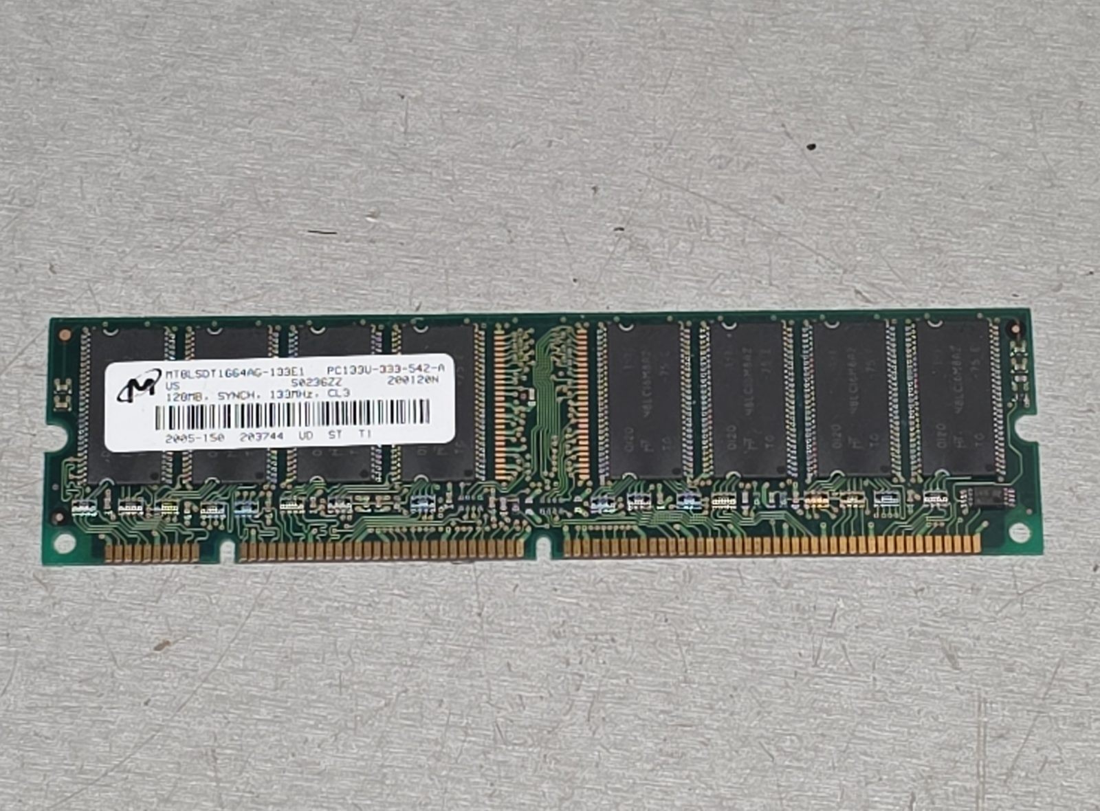 Micron MT8LSDT1664AG-133E1 128MB PC133 SDRAM 168-Pin DIMM Memory