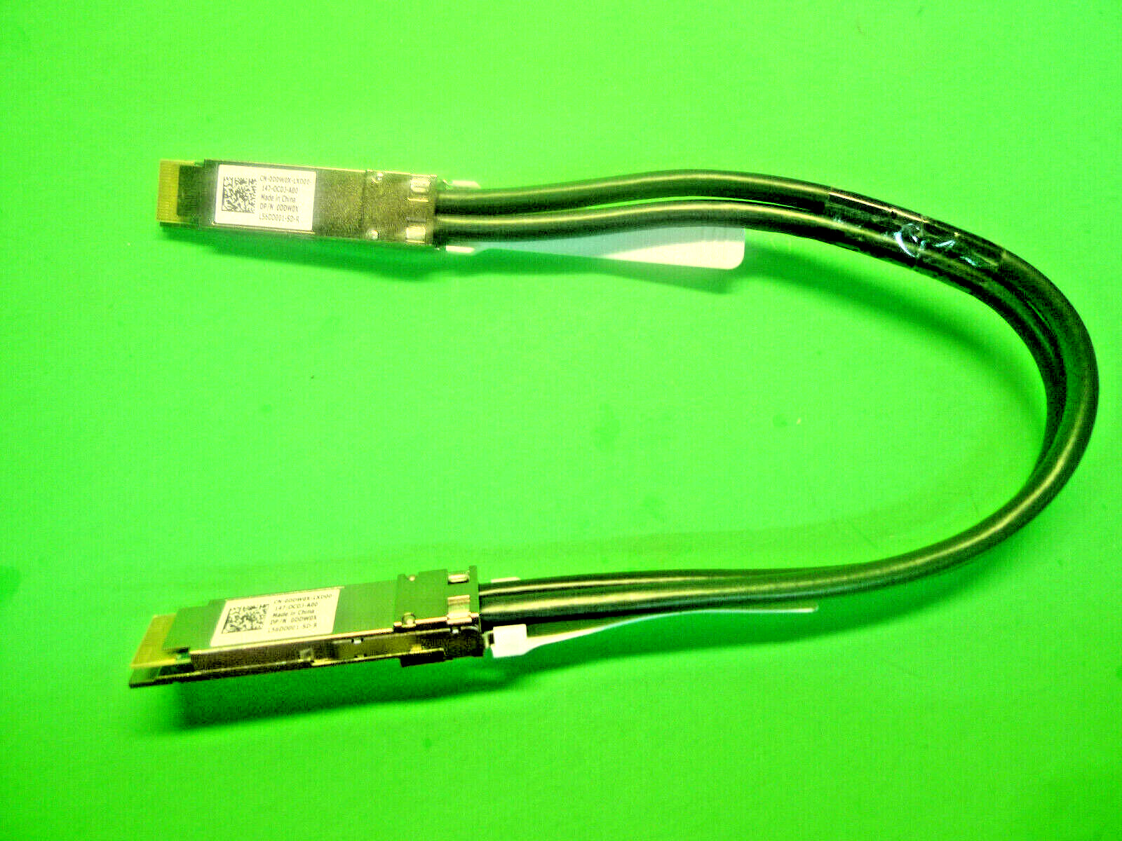 NEW Dell EMC DAC-Q28DD-200G-0.5M Connector Cable DDW0X