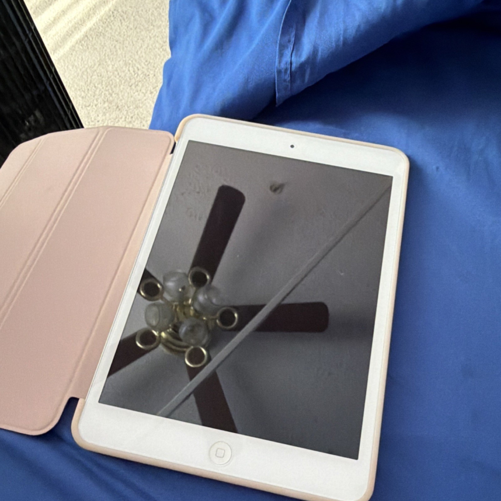 Apple iPad Tablet Silver/White Built-In Front Camera Touchscreen