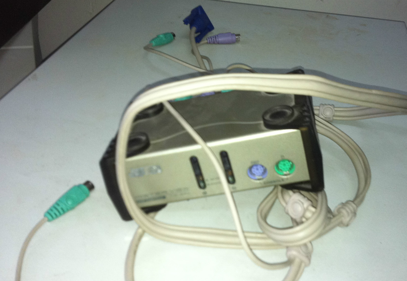 ATEN CS-82A MasterVIEW KVM SWITCH PS2 with 2 Cables