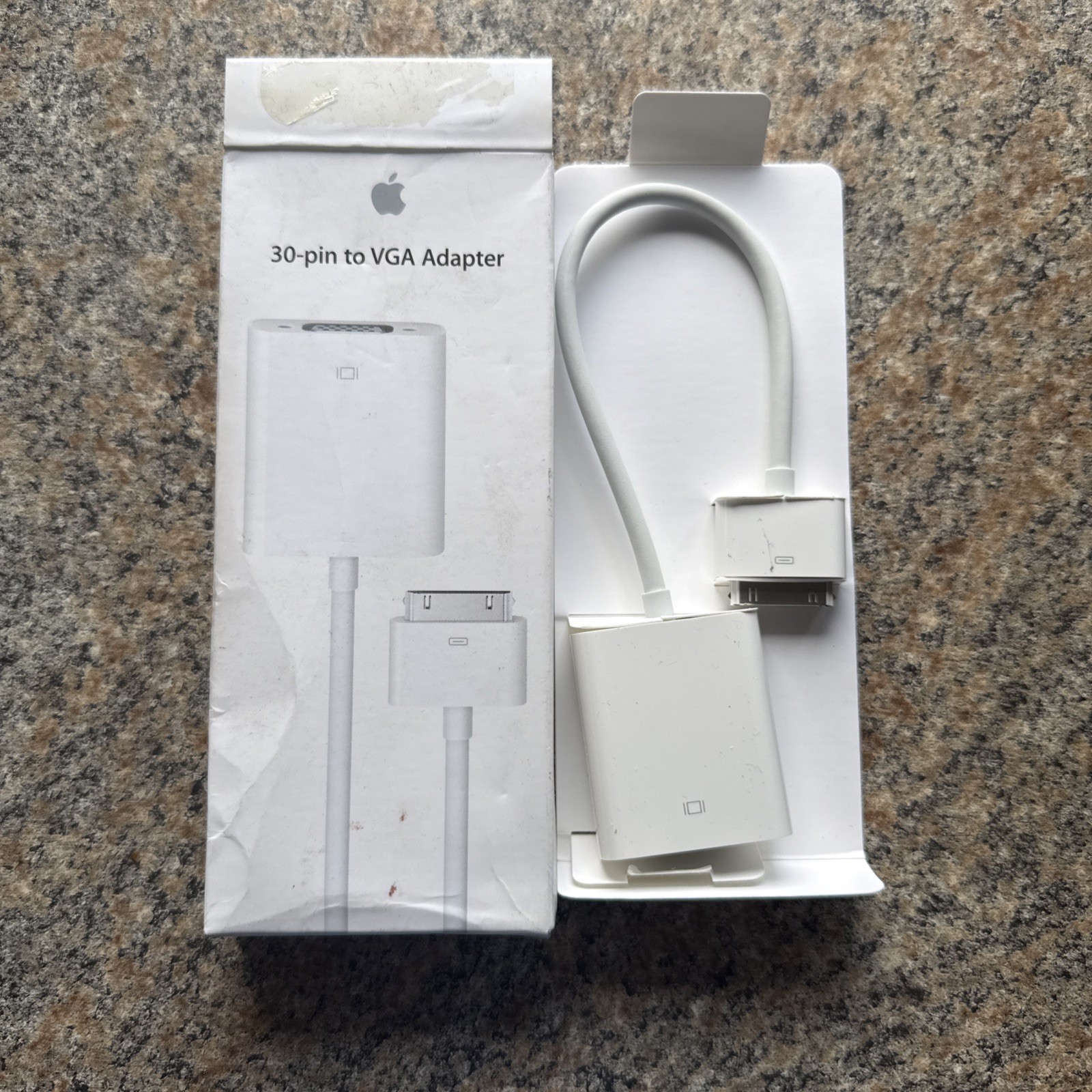 Apple A1368 30-Pin Connector to VGA Adapter for iPad iPhone
