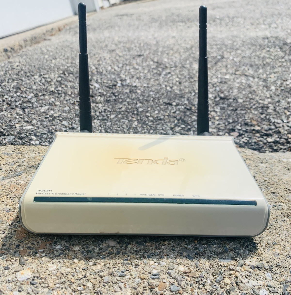 Tenda Wireless-N 4-Port Broadband Router Model W306R