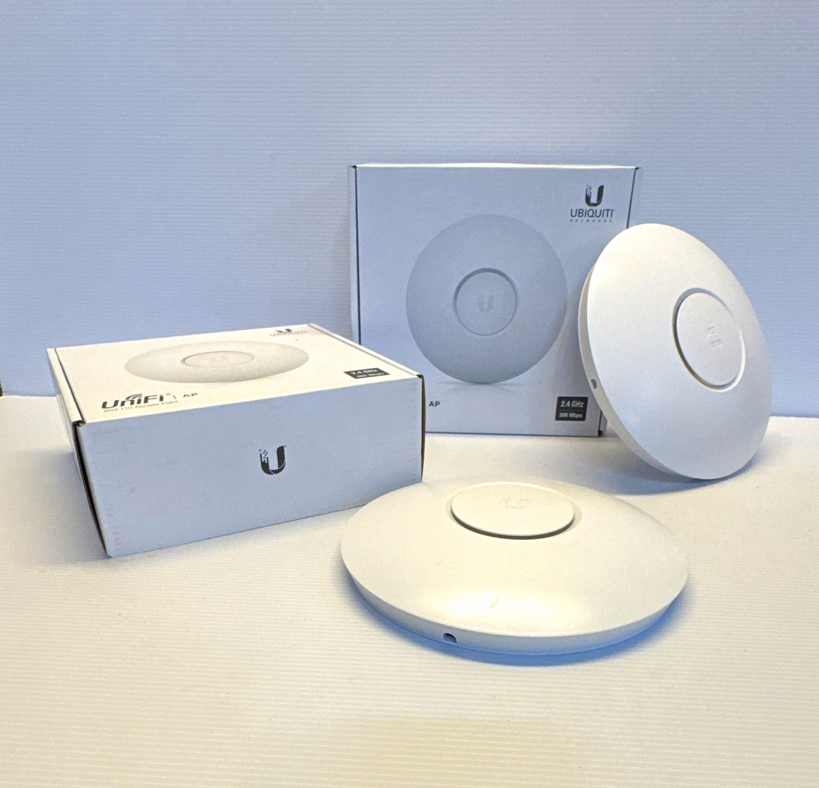 Lot of 4 Ubiquiti UniFi AP (UAP) 2.4GHz Access Points
