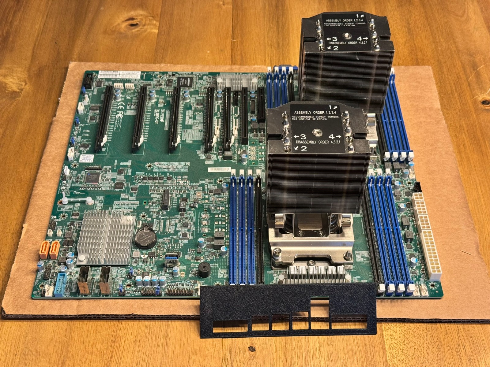 🇺🇸 Supermicro X11DPG-QT Server Motherboard,2x XEON Bronze 3204,heatsink