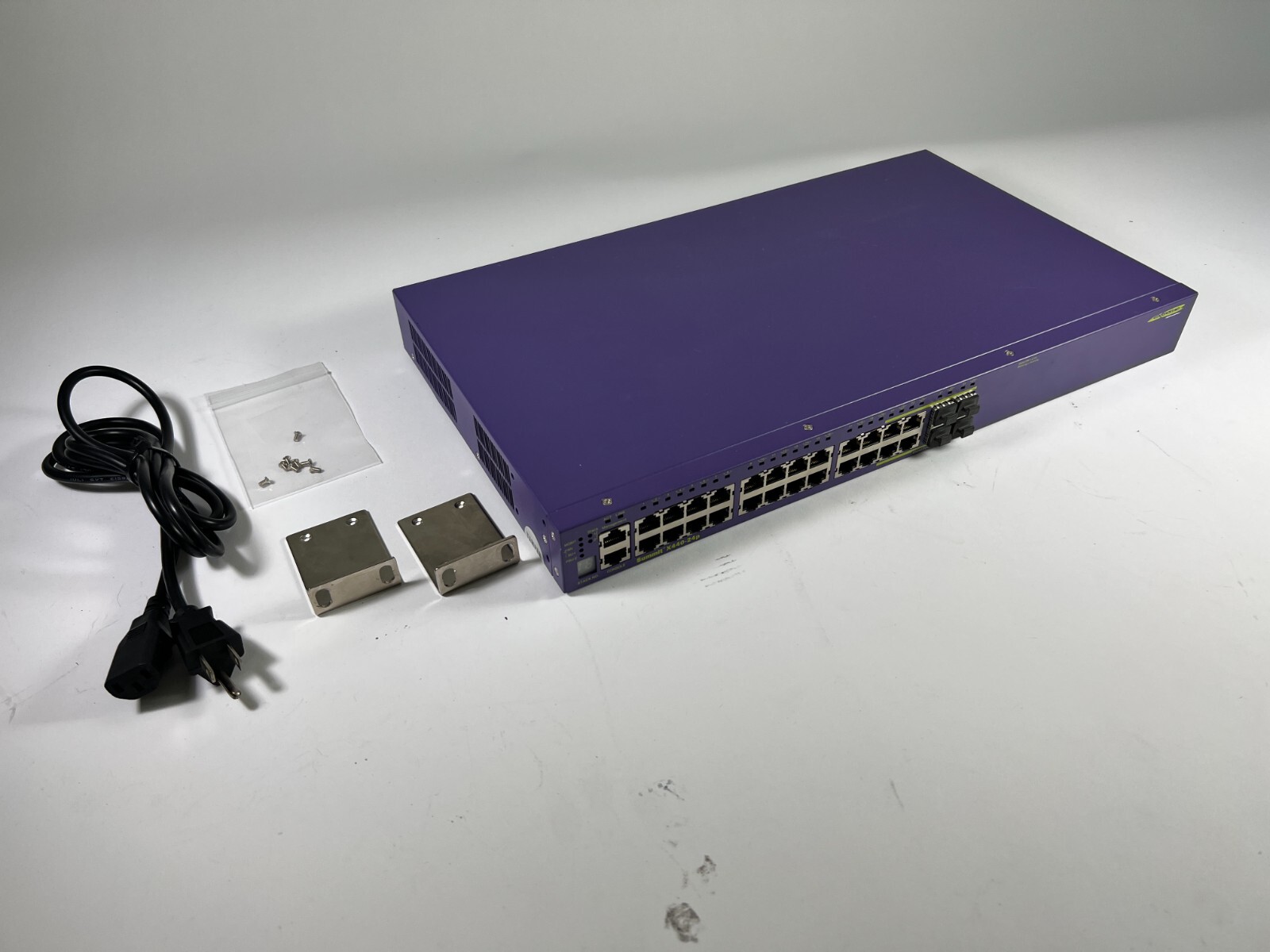 Extreme Networks Summit X440-24p - 24-Port POE Network Switch - Used