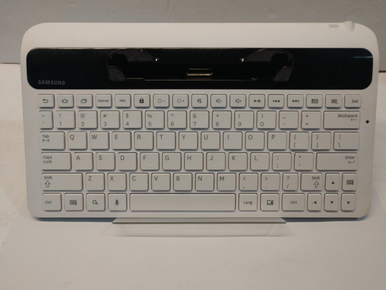Samsung Mini Ipad Keyboard White and black S/N DF1C220AS P/N:ECR-K15AWEBXAR