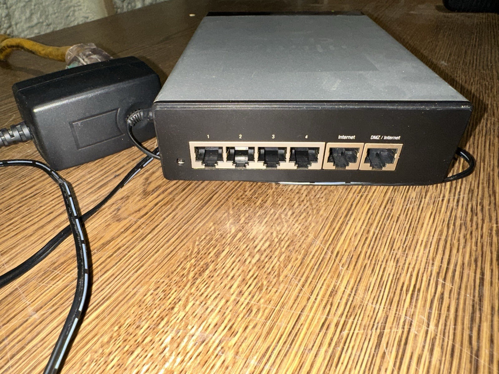Cisco Small Business RV042G Gigabit Dual WAN VPN Router - Working W/ AC adapter