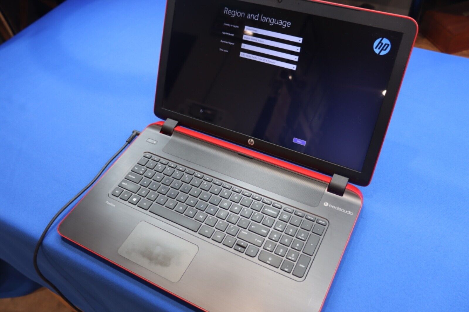 Hewlett Packard HP Pavilion RED BEATS AUDIO 17Z I200 J7V88AV Laptop Tested Clean