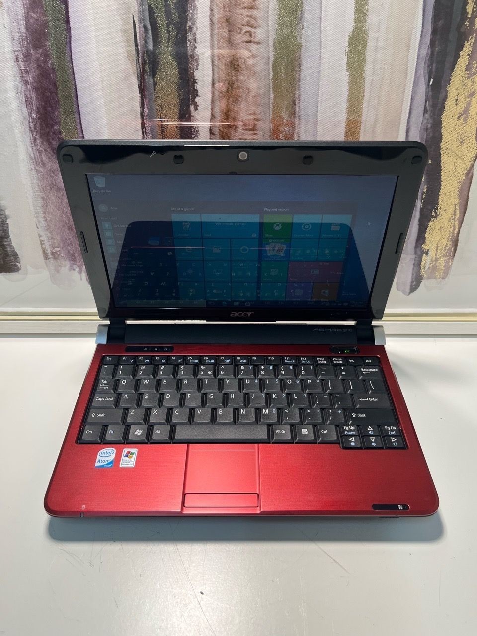 Acer Aspire One Series Model KAV10 Intel Atom Laptop 2GB RAM 750GB HDD