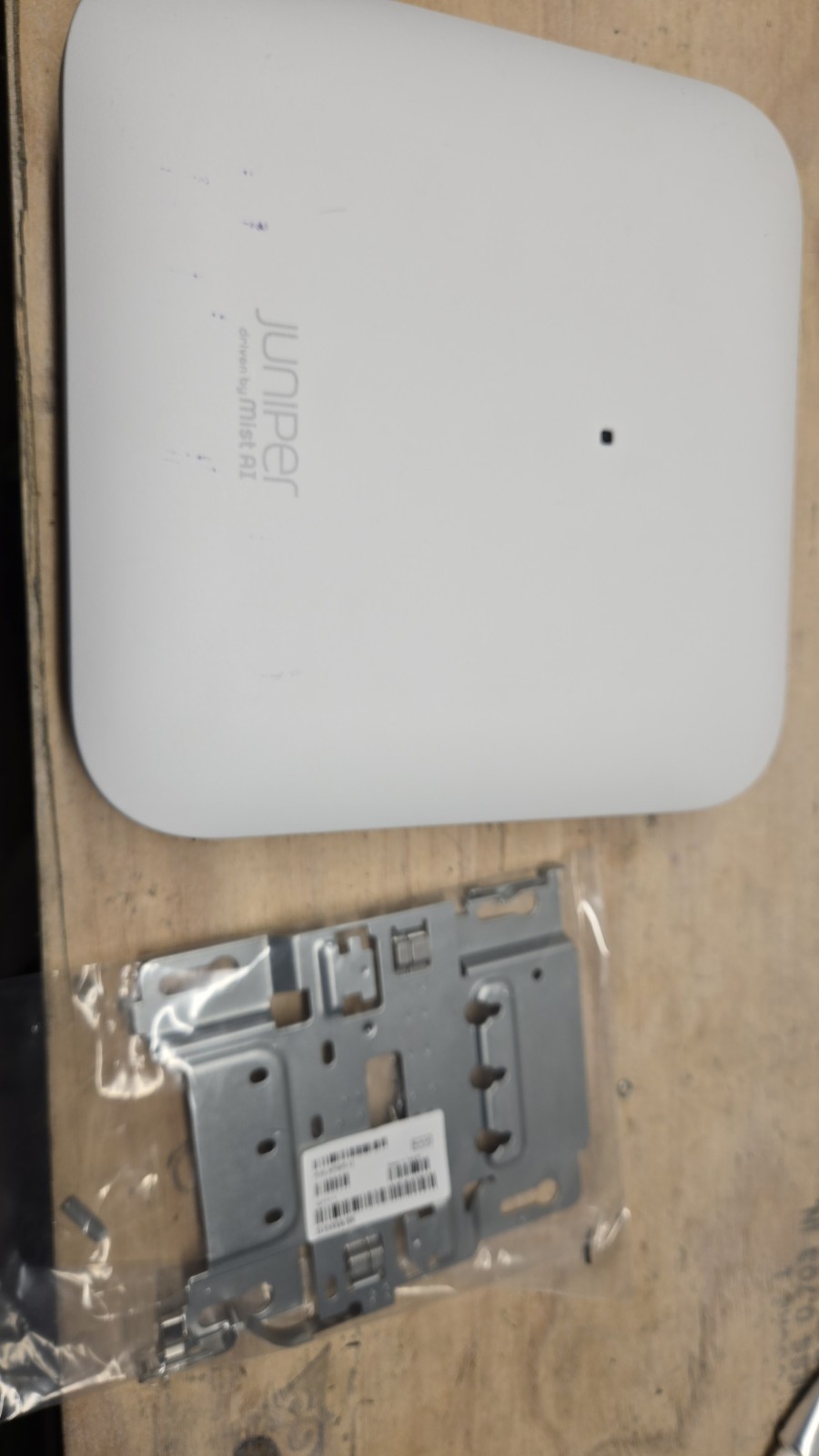 Juniper Networks AP45 Wireless Access Point 802.11ax With Mount, Unclaimed