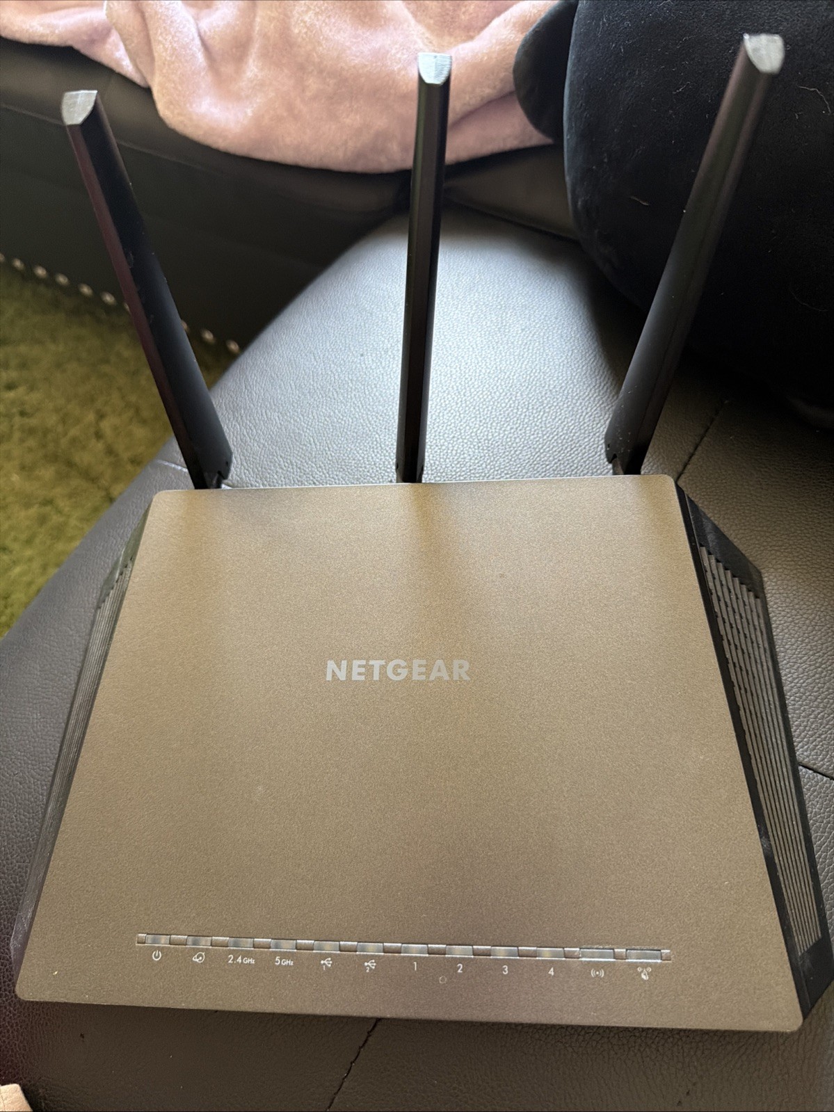 NETGEAR Nighthawk AC1900 R7000 Smart Router Replacement with 3 Antennas. In Box