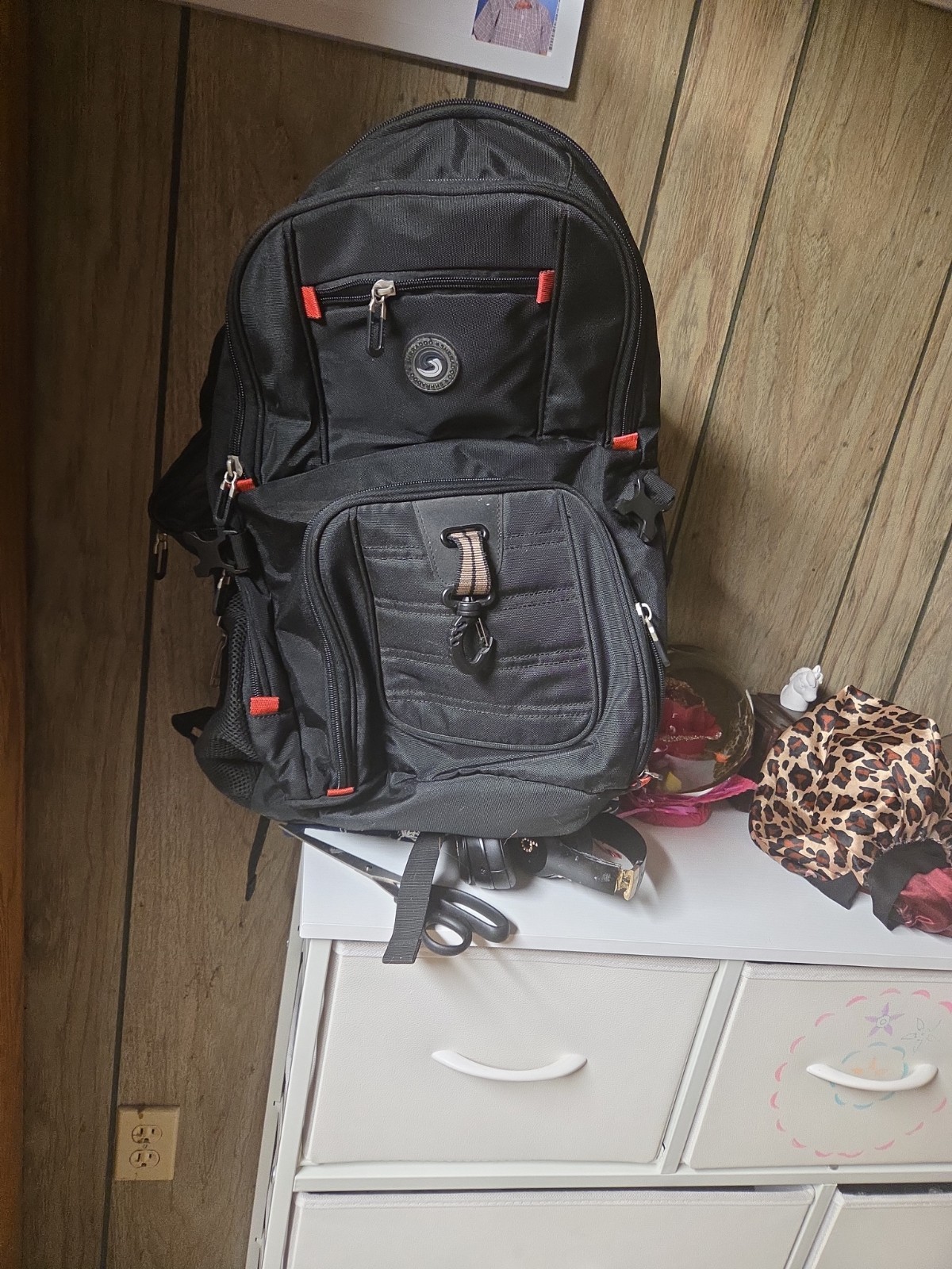 Shrradoo Anti Theft Travel Laptop Backpack with USB Charging Port Black - XL 50L