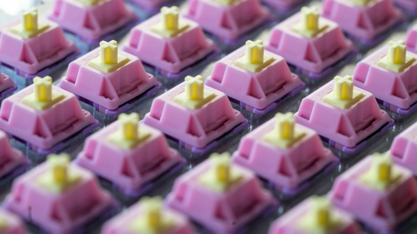 Hand Lubed and Filmed C3 Equalz Banana Split / Macho Linear Switches (90 count)