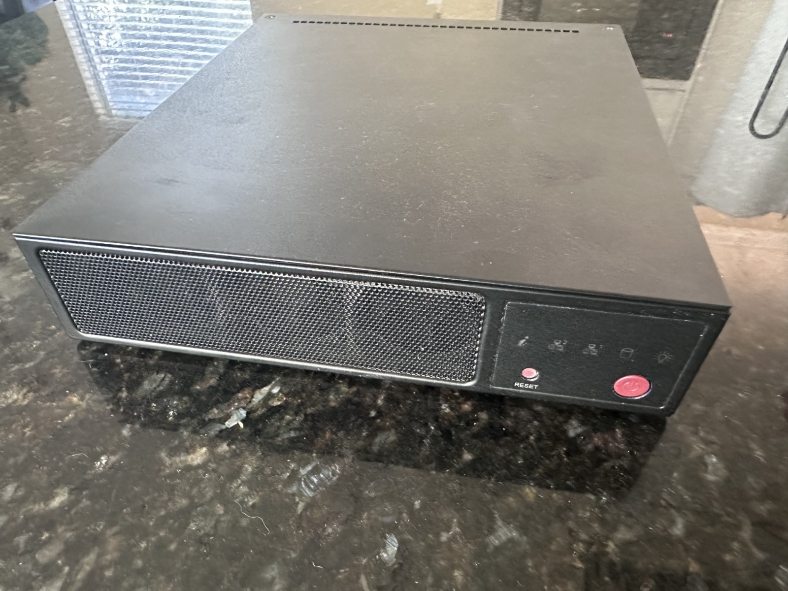 Supermicro E200-8D Mini Server Xeon D-1528 6-Core 64GB ECC 1TB SSD 2x10GbE IPMI